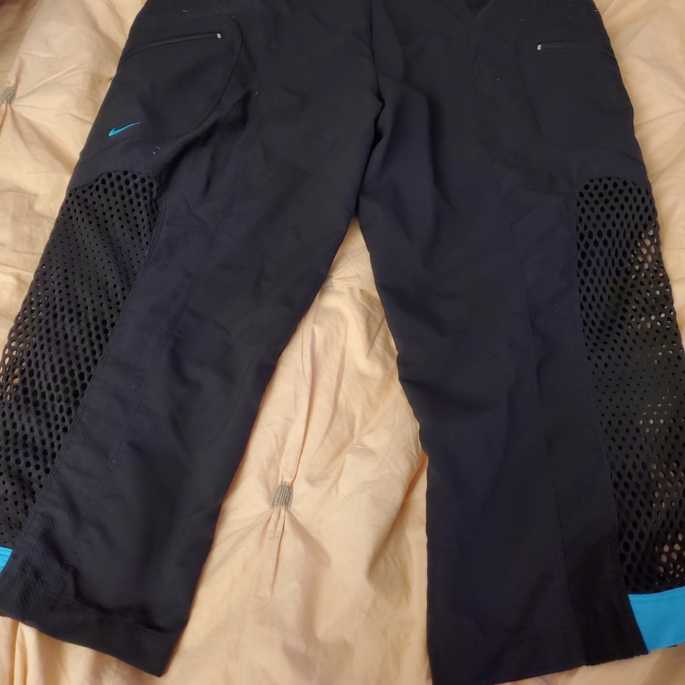 Nike fit dry women  pants In good condition-used
Black & blue